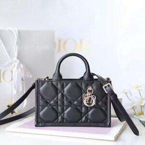 Classic DIOR Bag: A Stylish and Versatile Choice for Elegance